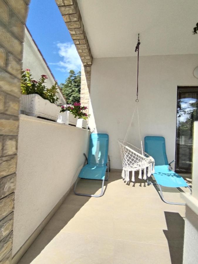 Apartmani Ana Vir Exterior foto