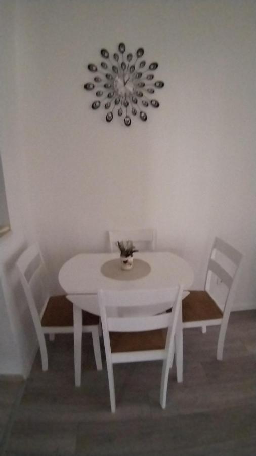 Apartmani Ana Vir Exterior foto